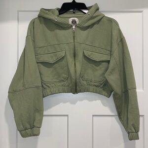 Ashley Vintage Charm, size Large, color olive green